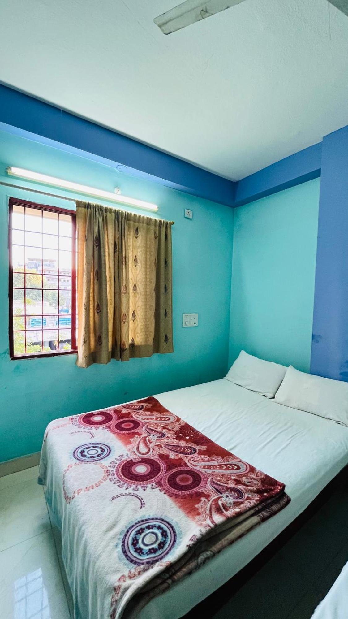 Sss Residency Hotel Puttaparthi Bagian luar foto
