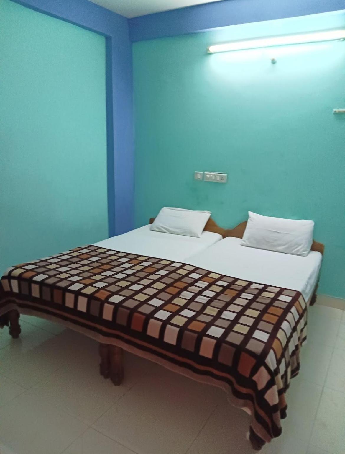 Sss Residency Hotel Puttaparthi Bagian luar foto